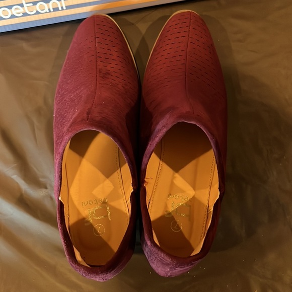 New in box size 7 Wine suede booties - Picture 6 of 11